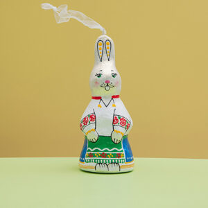 Сувенір скульптурний "Зайчиха-українка"