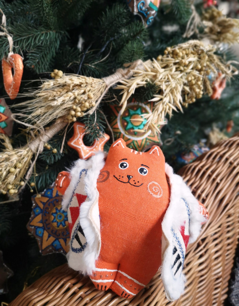 Сувенір"Рудий кіт у вишитому кожушку" з гречаним наповненням - Зображення 2