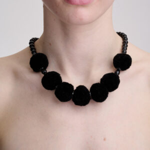 Намисто з кутасами чорне