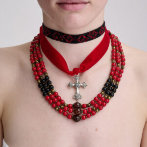 Комплект з червоно-чорного намиста та чокерів