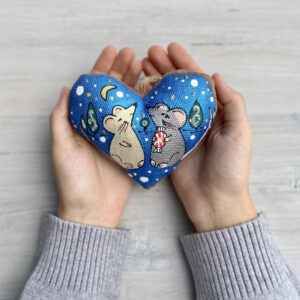 Серце кавове з мишками на фоні неба