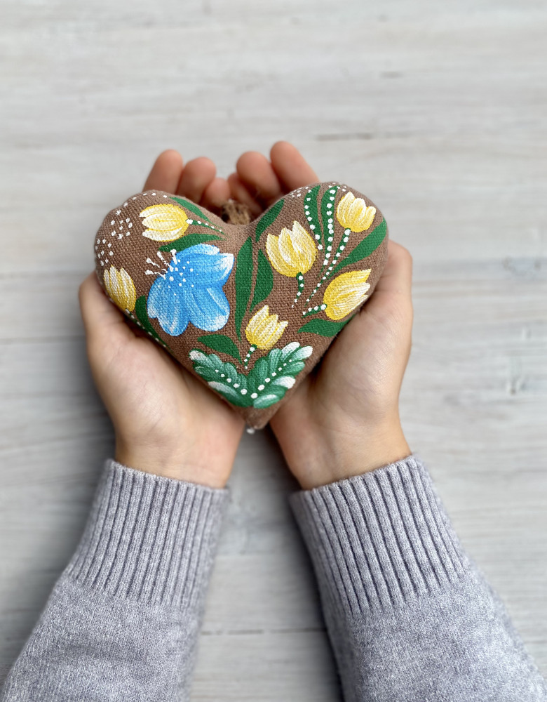 Сувенір кавовий ароматизований" Серце з синьо-жовтими петриківськими квітами"