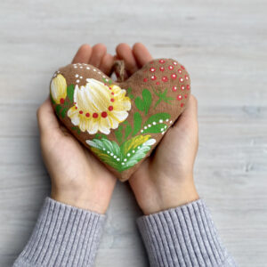 Сувенір кавовий ароматизований" Серце з жовтими петриківськими квітами"