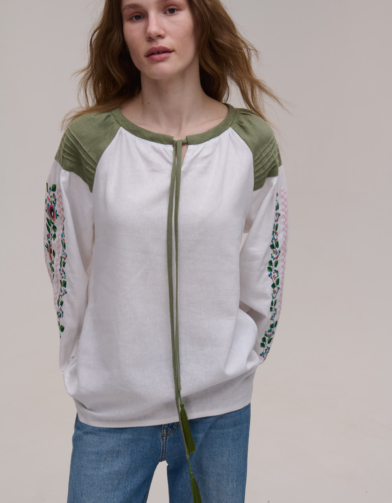 Жіноча вишиванка біла лляна Zakvitchana