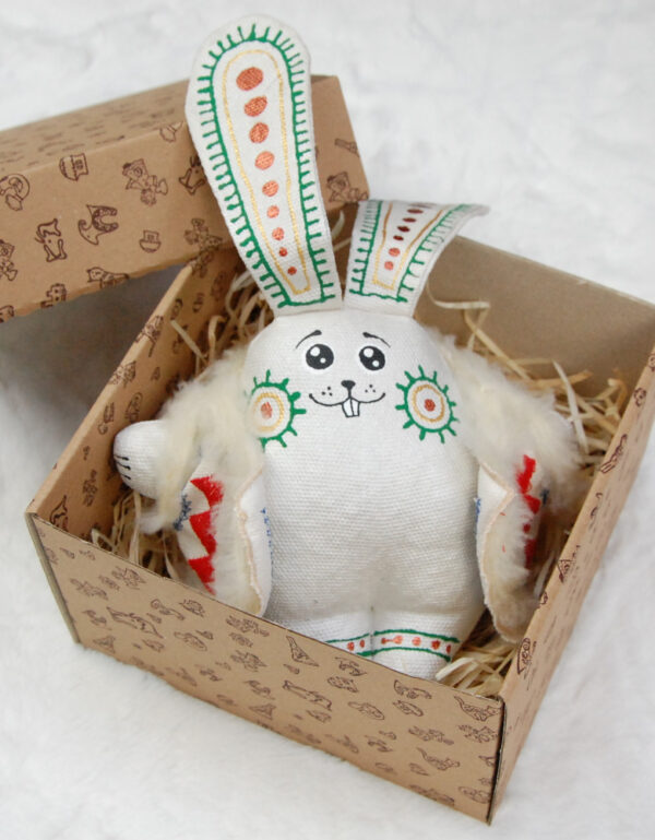 Сувенір ванільний "Зайчик сидячий у вишитому кожушку" з гречаним наповненням - Зображення 3